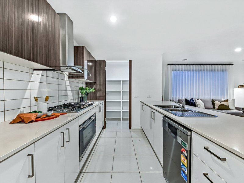 Photo - 13 Caversham Drive, Pakenham VIC 3810 - Image 8