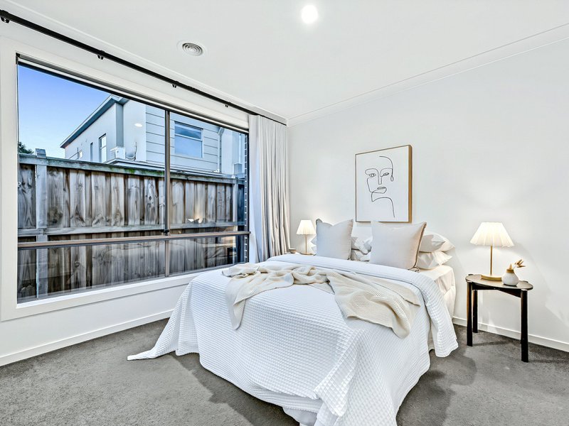 Photo - 13 Caversham Drive, Pakenham VIC 3810 - Image 14