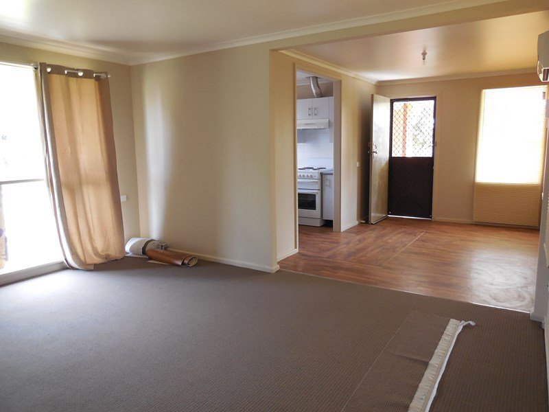 Photo - 13 Cedar Crescent, Forbes NSW 2871 - Image 4