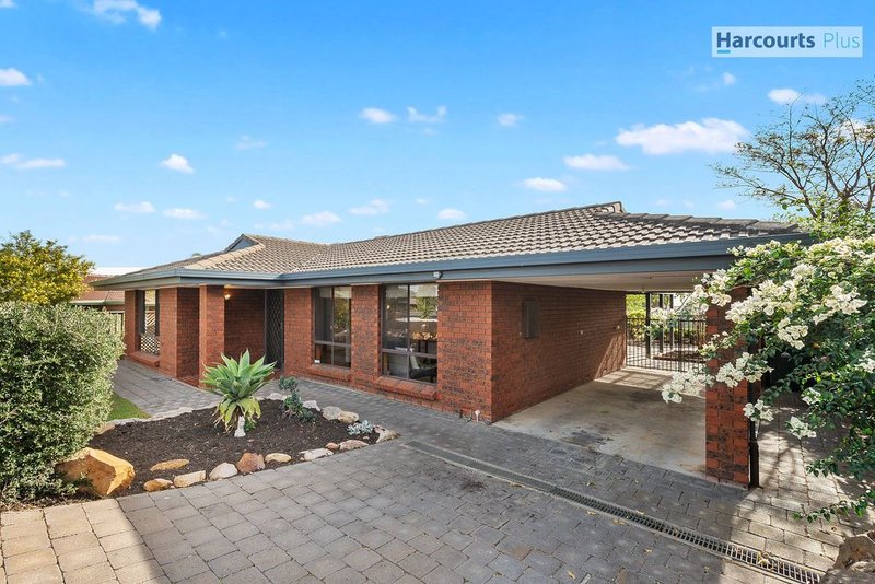 Photo - 13 Chalani Crescent, Hallett Cove SA 5158 - Image 2