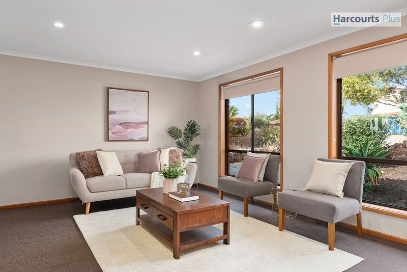 Photo - 13 Chalani Crescent, Hallett Cove SA 5158 - Image 4