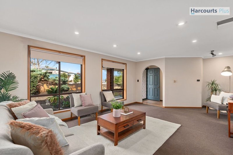 Photo - 13 Chalani Crescent, Hallett Cove SA 5158 - Image 5