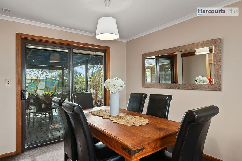 Photo - 13 Chalani Crescent, Hallett Cove SA 5158 - Image 6