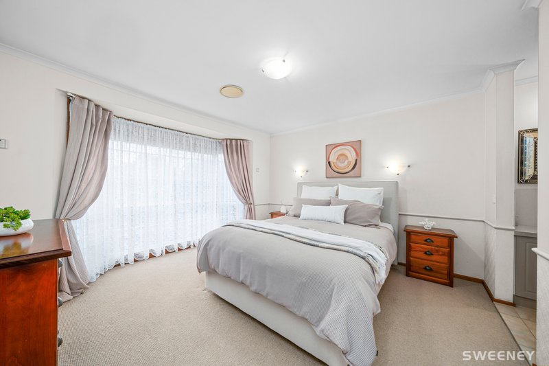 Photo - 13 Cheasley Place, Altona Meadows VIC 3028 - Image 7