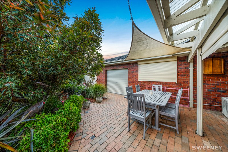 Photo - 13 Cheasley Place, Altona Meadows VIC 3028 - Image 13