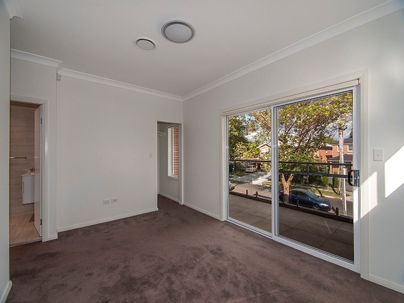 Photo - 13 Cheatle Street, East Hills NSW 2213 - Image 5