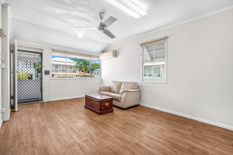 Photo - 13 Chestnut Street, Wynnum QLD 4178 - Image 6