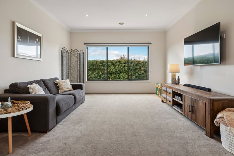 Photo - 13 Childe Harold Road, Gisborne VIC 3437 - Image 11