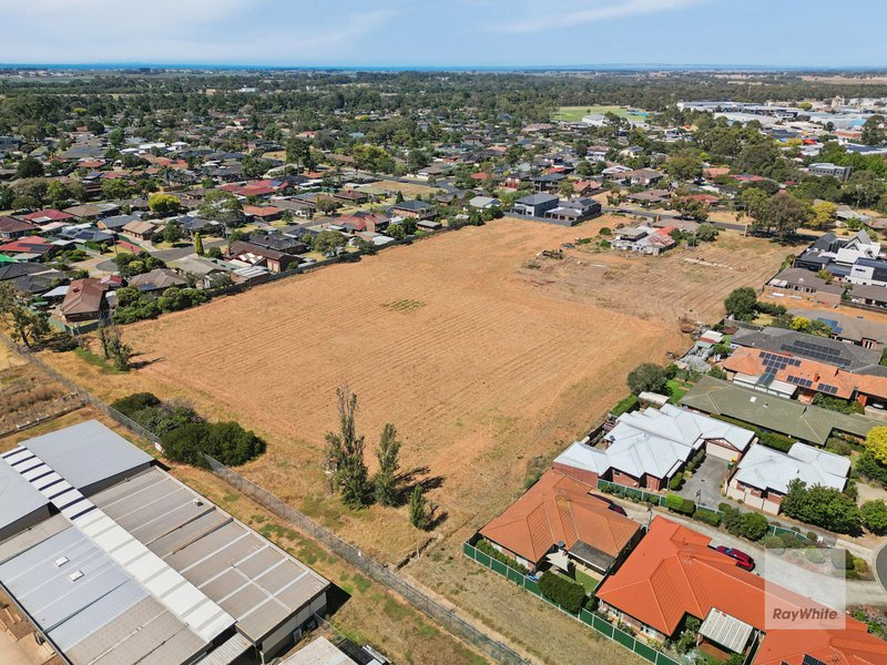 Photo - 13 Chirnside Avenue, Werribee VIC 3030 - Image 4