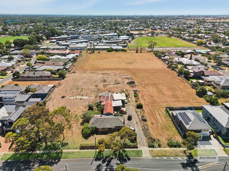 Photo - 13 Chirnside Avenue, Werribee VIC 3030 - Image 5