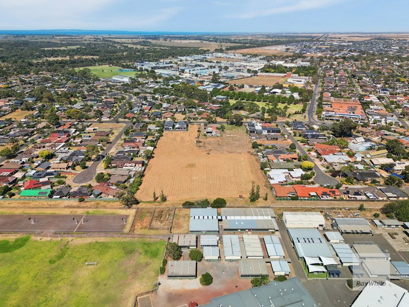 Photo - 13 Chirnside Avenue, Werribee VIC 3030 - Image 7