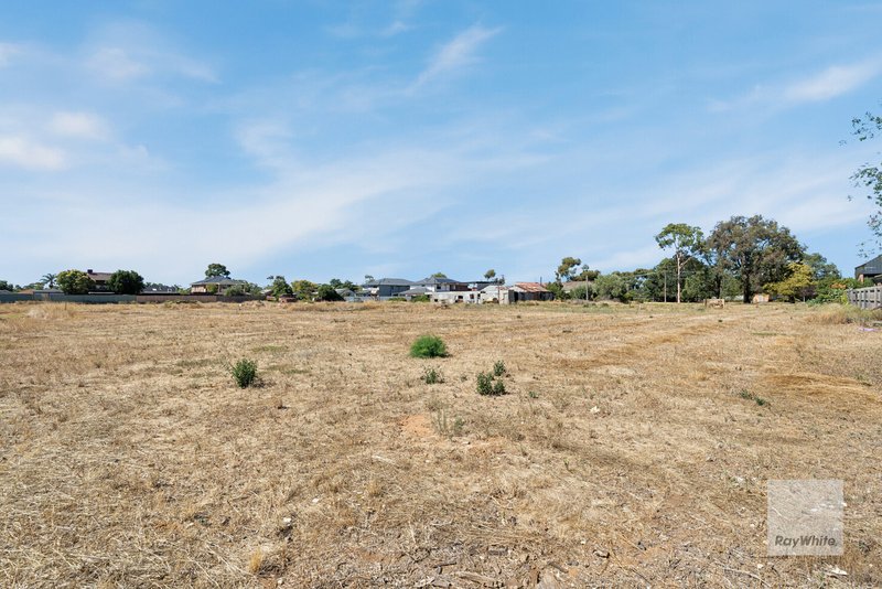 Photo - 13 Chirnside Avenue, Werribee VIC 3030 - Image 10