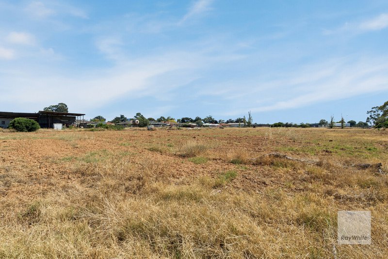 Photo - 13 Chirnside Avenue, Werribee VIC 3030 - Image 11