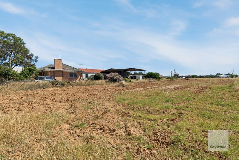 Photo - 13 Chirnside Avenue, Werribee VIC 3030 - Image 12
