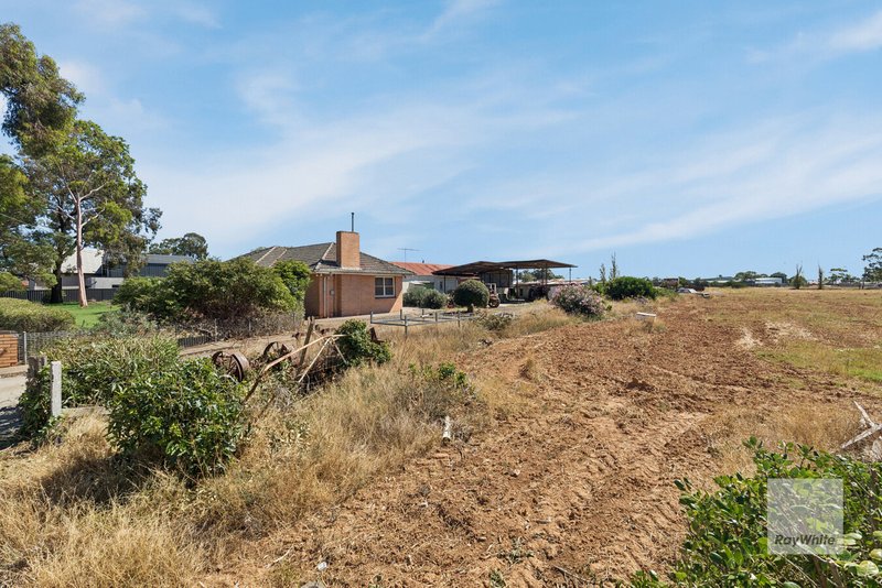 Photo - 13 Chirnside Avenue, Werribee VIC 3030 - Image 14