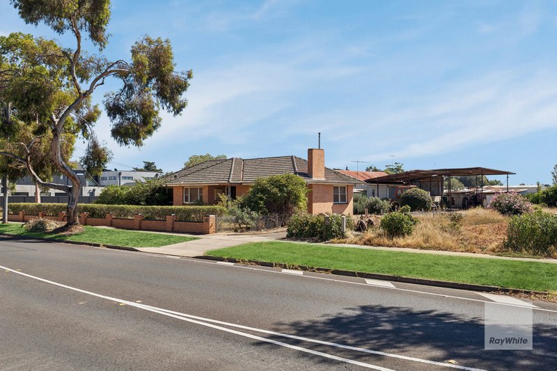 Photo - 13 Chirnside Avenue, Werribee VIC 3030 - Image 15