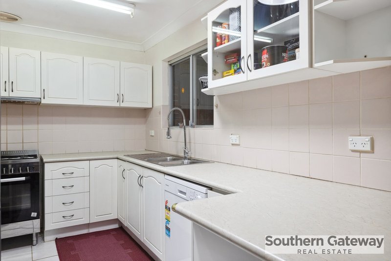 Photo - 13 Chisham Avenue, Parmelia WA 6167 - Image 3