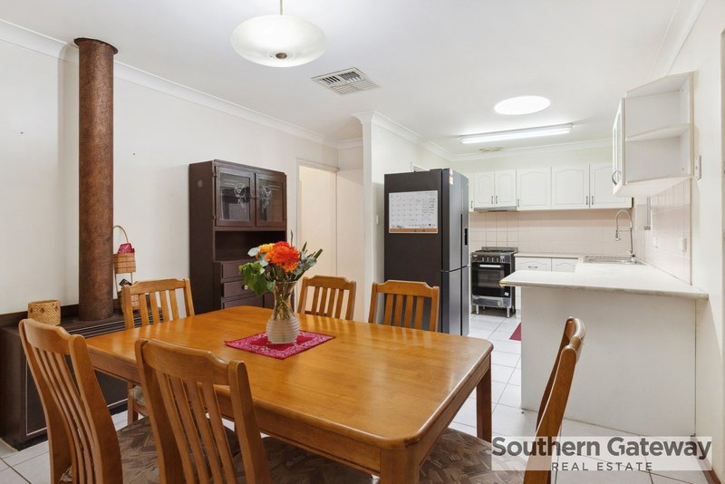 Photo - 13 Chisham Avenue, Parmelia WA 6167 - Image 4