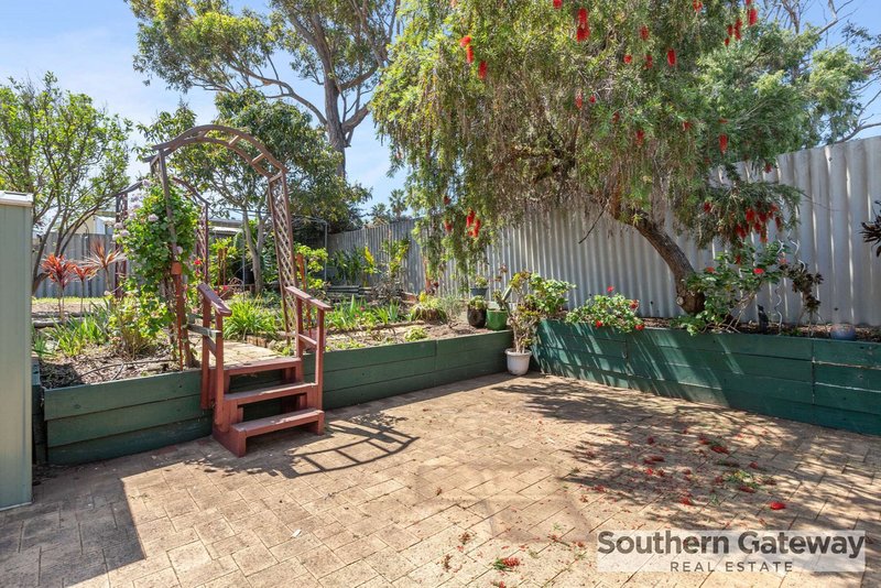 Photo - 13 Chisham Avenue, Parmelia WA 6167 - Image 15