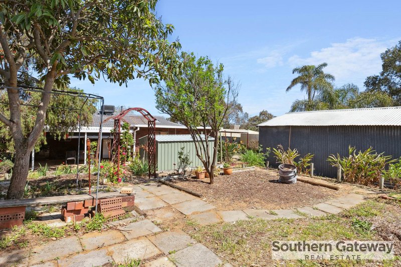 Photo - 13 Chisham Avenue, Parmelia WA 6167 - Image 17