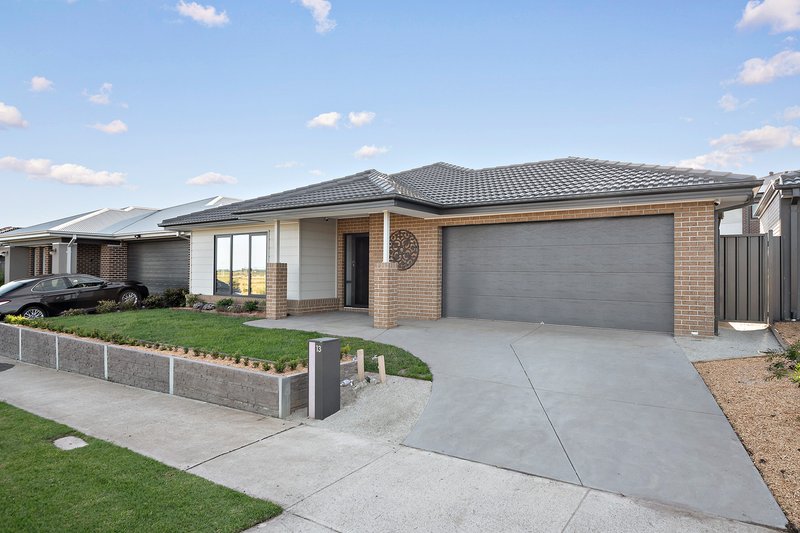 Photo - 13 Chrysalis Crescent, Clyde VIC 3978 - Image 1