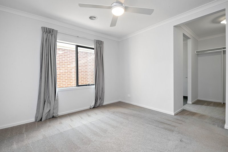 Photo - 13 Chrysalis Crescent, Clyde VIC 3978 - Image 4