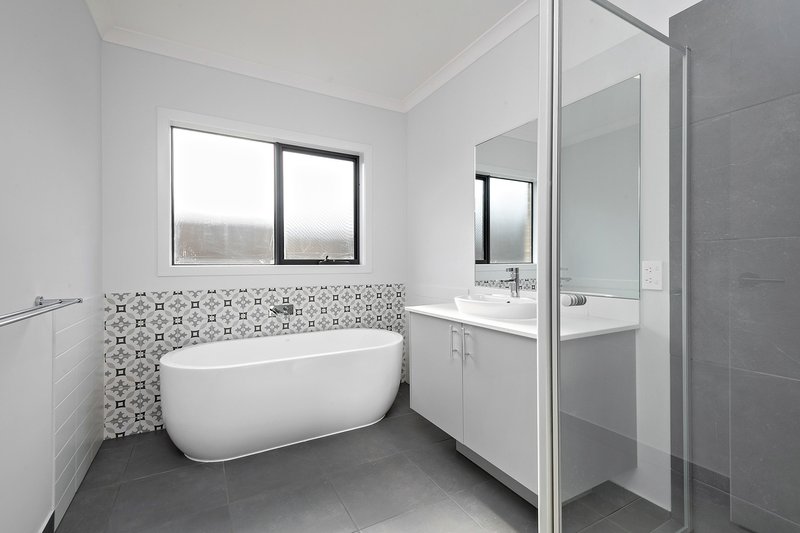 Photo - 13 Chrysalis Crescent, Clyde VIC 3978 - Image 5