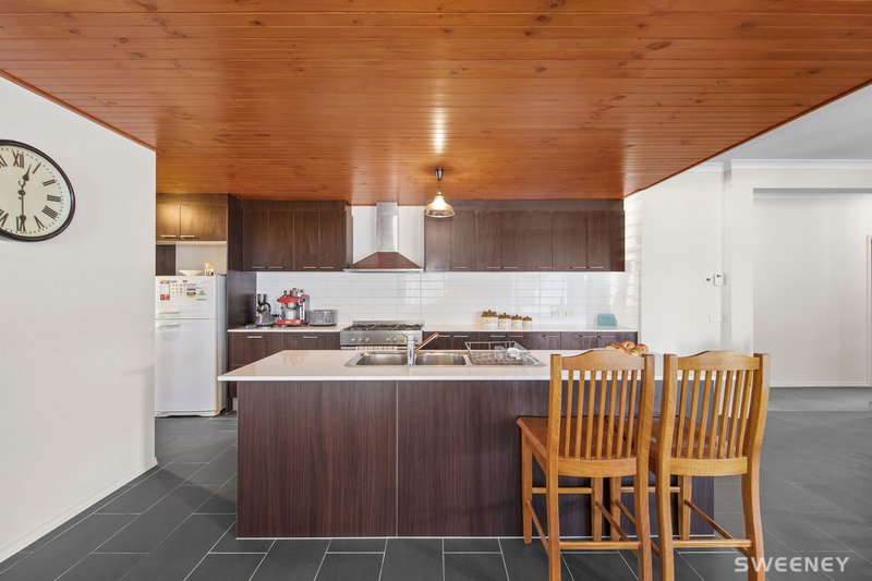 Photo - 13 Classic Court, Altona Meadows VIC 3028 - Image 5