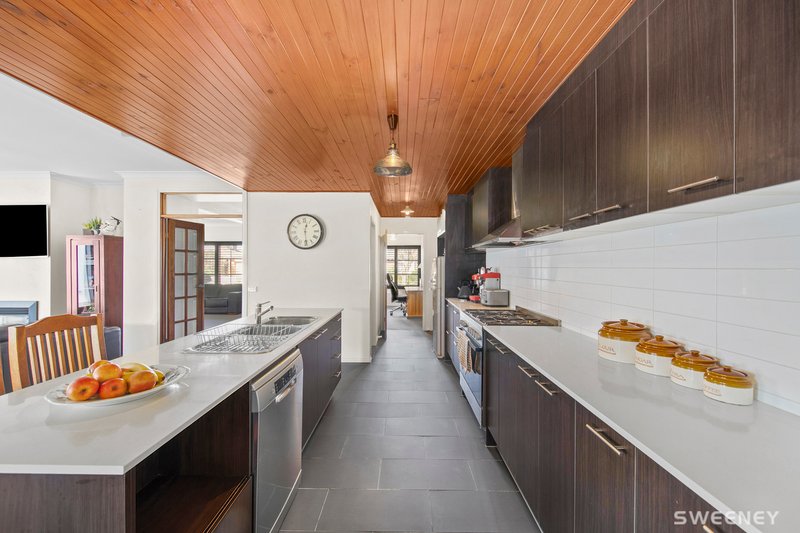 Photo - 13 Classic Court, Altona Meadows VIC 3028 - Image 6
