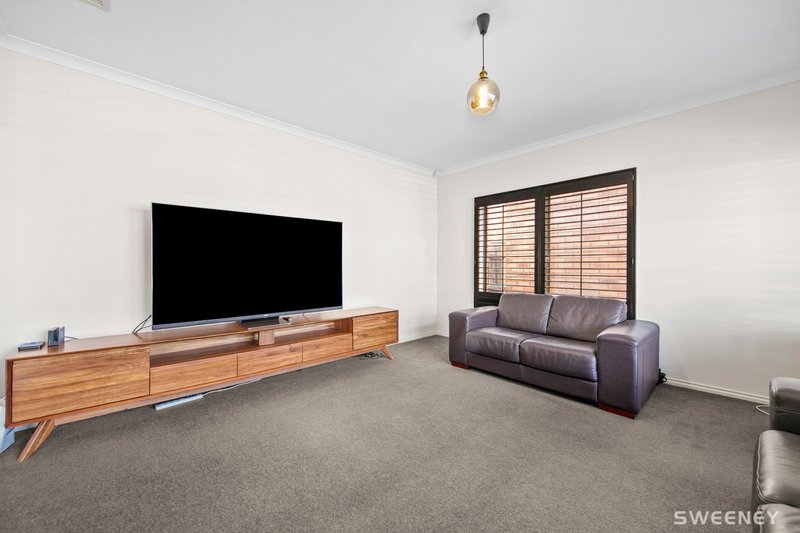 Photo - 13 Classic Court, Altona Meadows VIC 3028 - Image 8