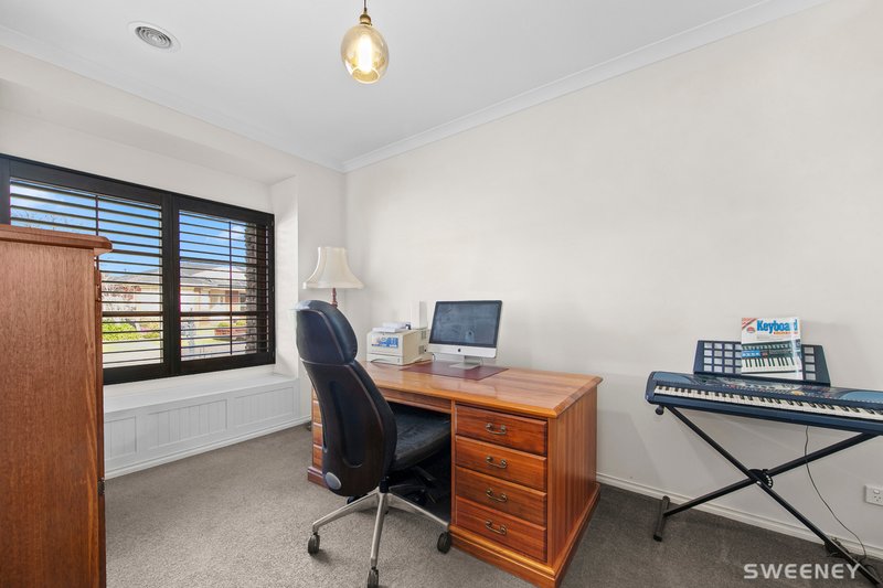 Photo - 13 Classic Court, Altona Meadows VIC 3028 - Image 9
