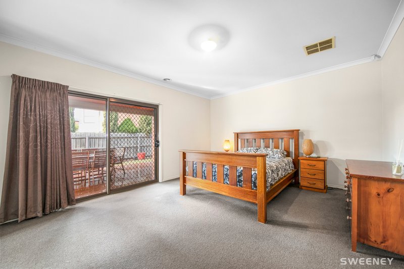 Photo - 13 Classic Court, Altona Meadows VIC 3028 - Image 10