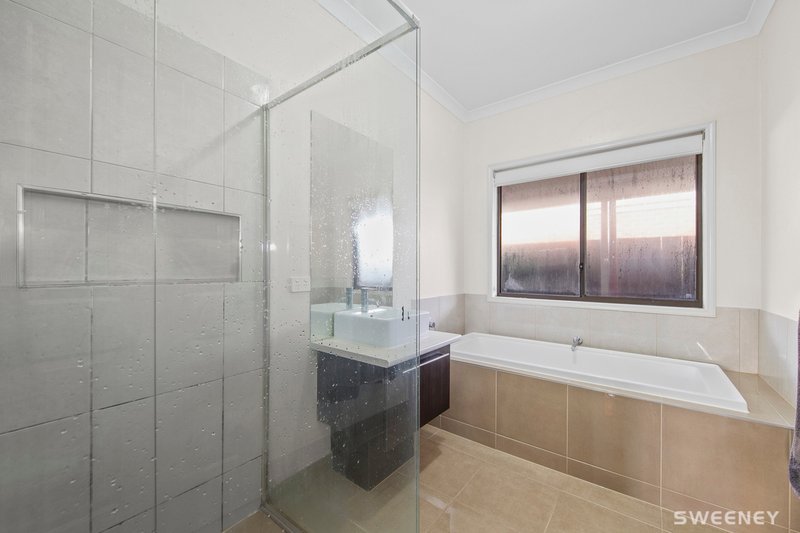 Photo - 13 Classic Court, Altona Meadows VIC 3028 - Image 11