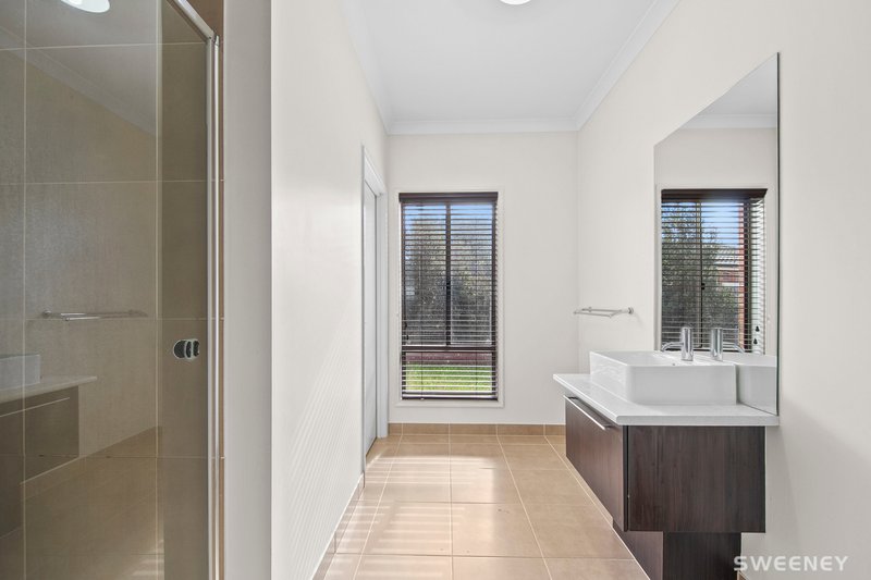 Photo - 13 Classic Court, Altona Meadows VIC 3028 - Image 12