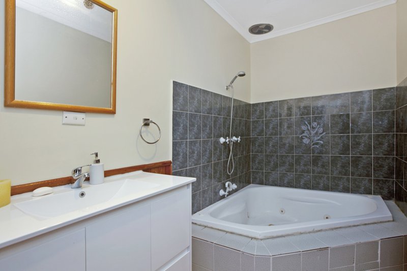 Photo - 13 Clements Grove, Reservoir VIC 3073 - Image 7