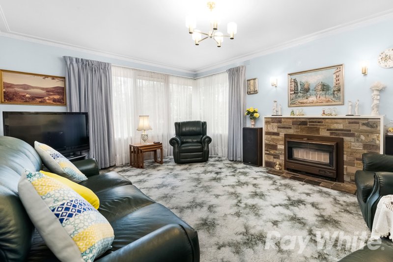 Photo - 13 Clivejay Street, Glen Waverley VIC 3150 - Image 2