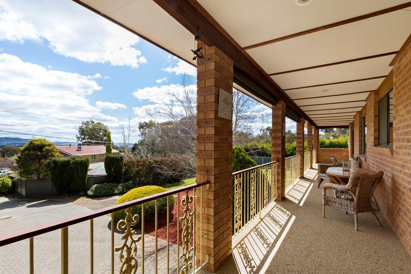 Photo - 13 Cobar Place, Fisher ACT 2611 - Image 3