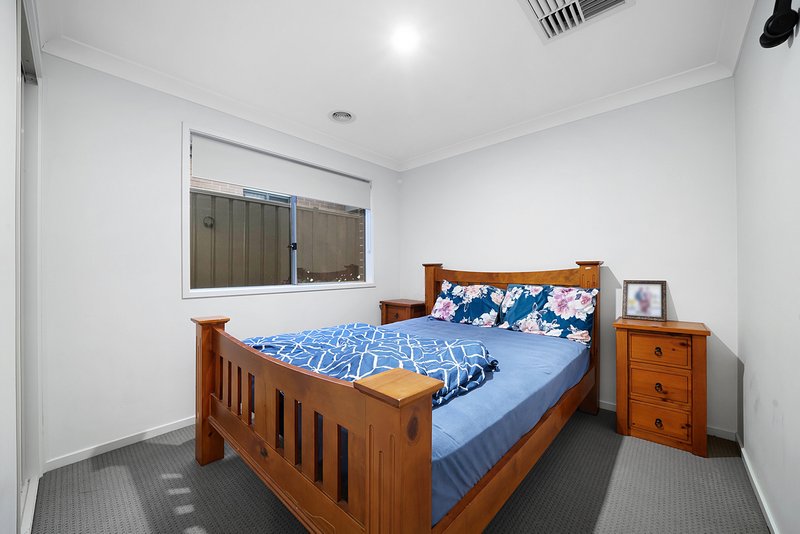 Photo - 13 Cobble Street, Cobblebank VIC 3338 - Image 2