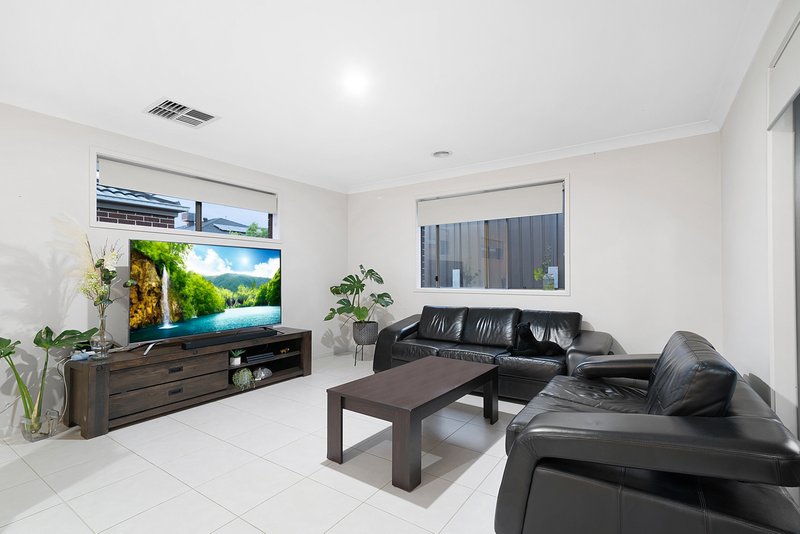 Photo - 13 Cobble Street, Cobblebank VIC 3338 - Image 6