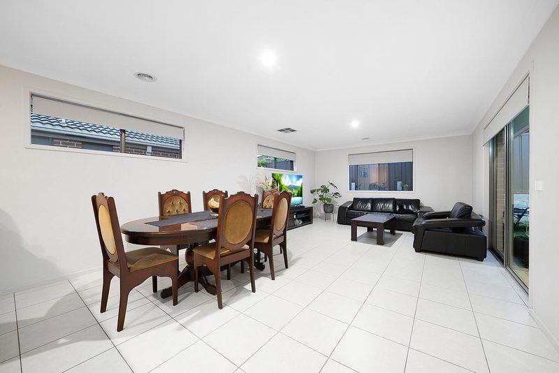 Photo - 13 Cobble Street, Cobblebank VIC 3338 - Image 8