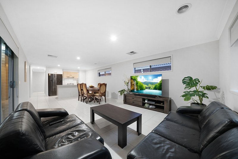 Photo - 13 Cobble Street, Cobblebank VIC 3338 - Image 9