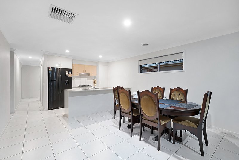 Photo - 13 Cobble Street, Cobblebank VIC 3338 - Image 12