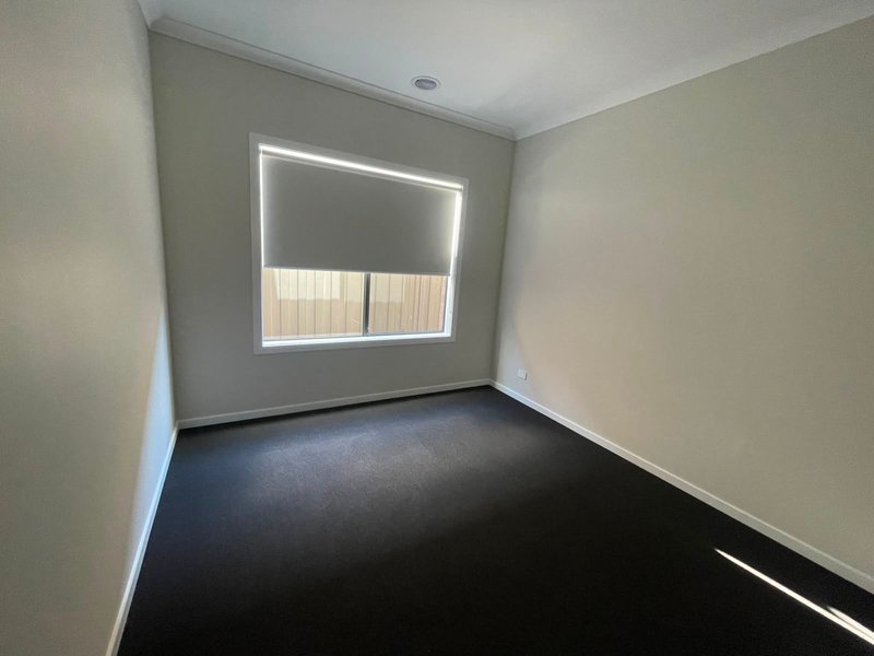 Photo - 13 Codrington Street, Melton South VIC 3338 - Image 4