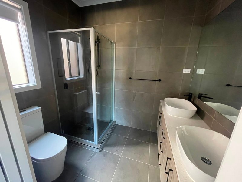 Photo - 13 Codrington Street, Melton South VIC 3338 - Image 5