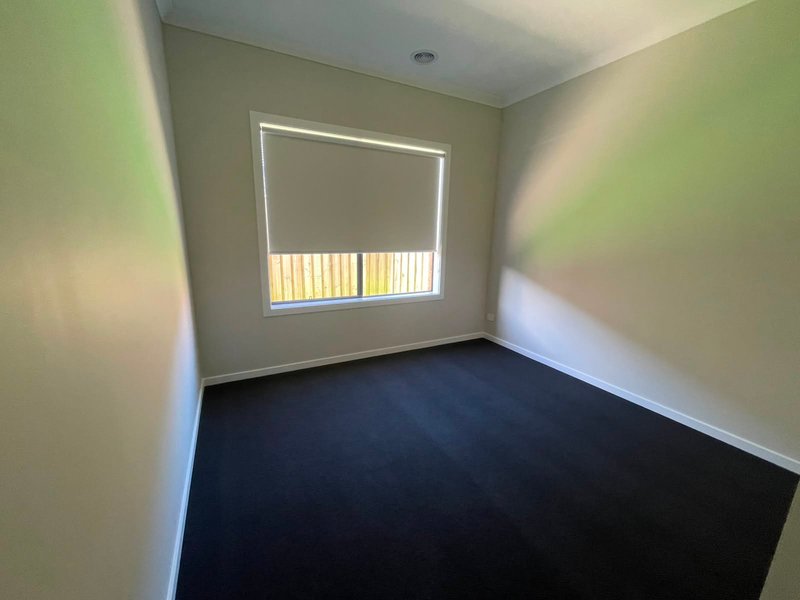 Photo - 13 Codrington Street, Melton South VIC 3338 - Image 9