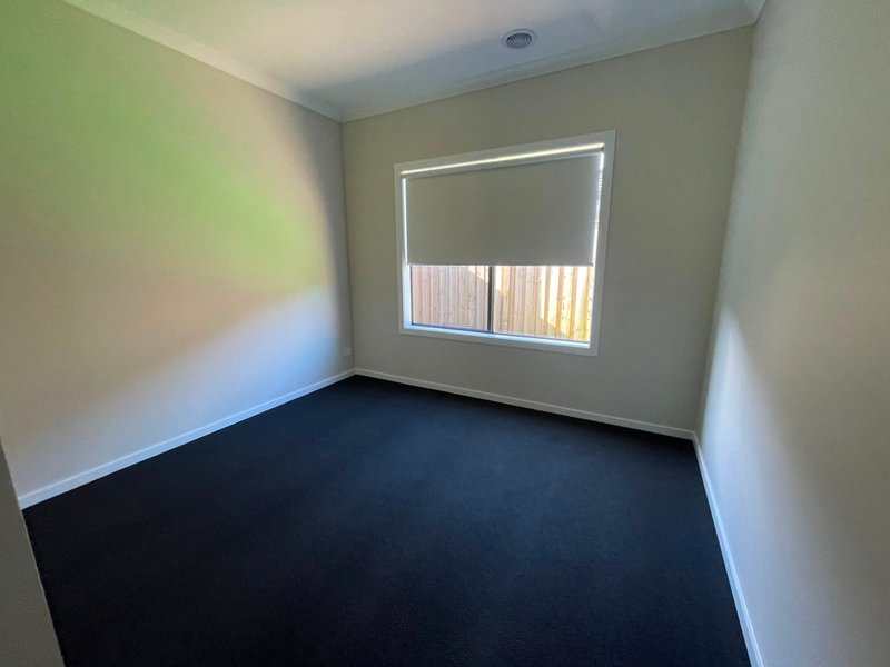 Photo - 13 Codrington Street, Melton South VIC 3338 - Image 12