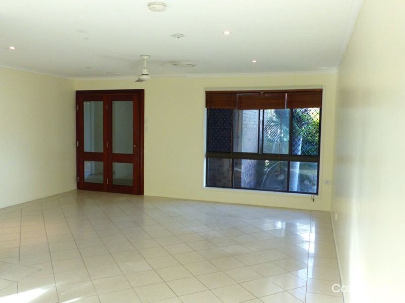 Photo - 13 Collins Crescent, Benowa QLD 4217 - Image 4