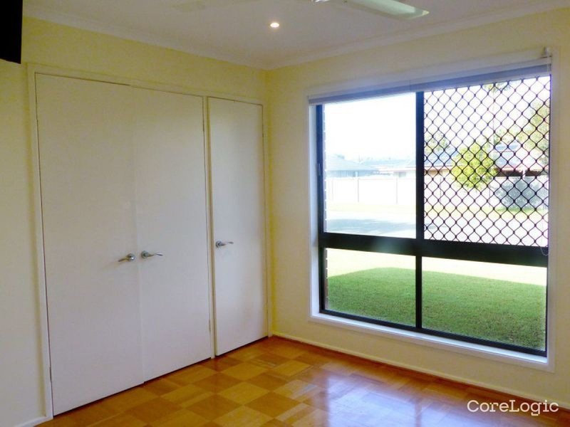 Photo - 13 Collins Crescent, Benowa QLD 4217 - Image 6