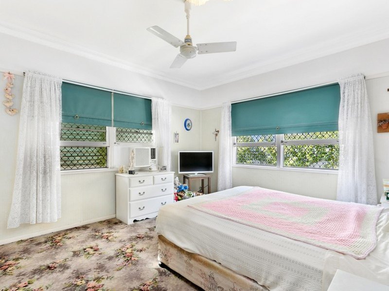 Photo - 13 Collins Street, Woody Point QLD 4019 - Image 4