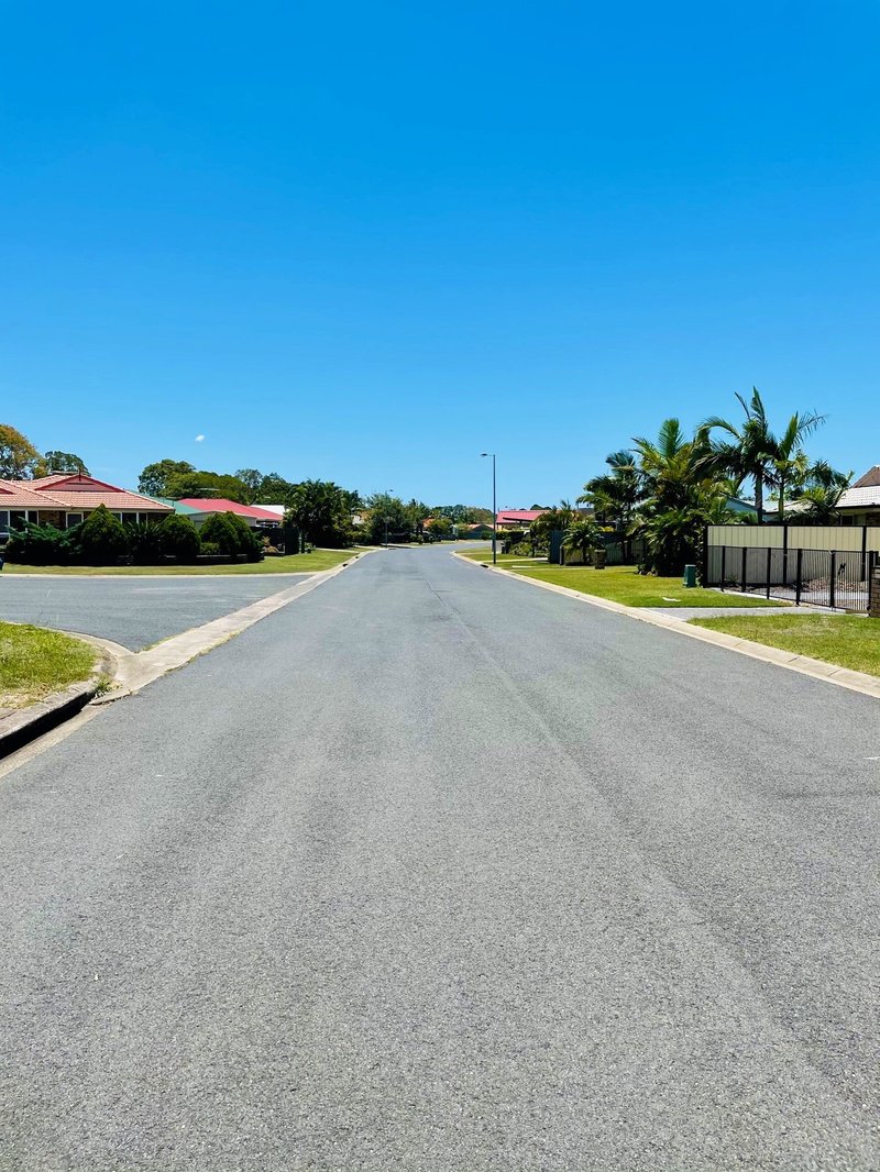 Photo - 13 Columbia Drive, Beachmere QLD 4510 - Image 5